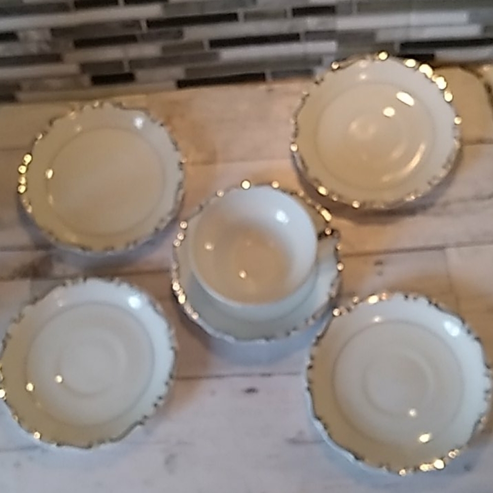 Heirloom Solar Queen Deluxe saucers and cup